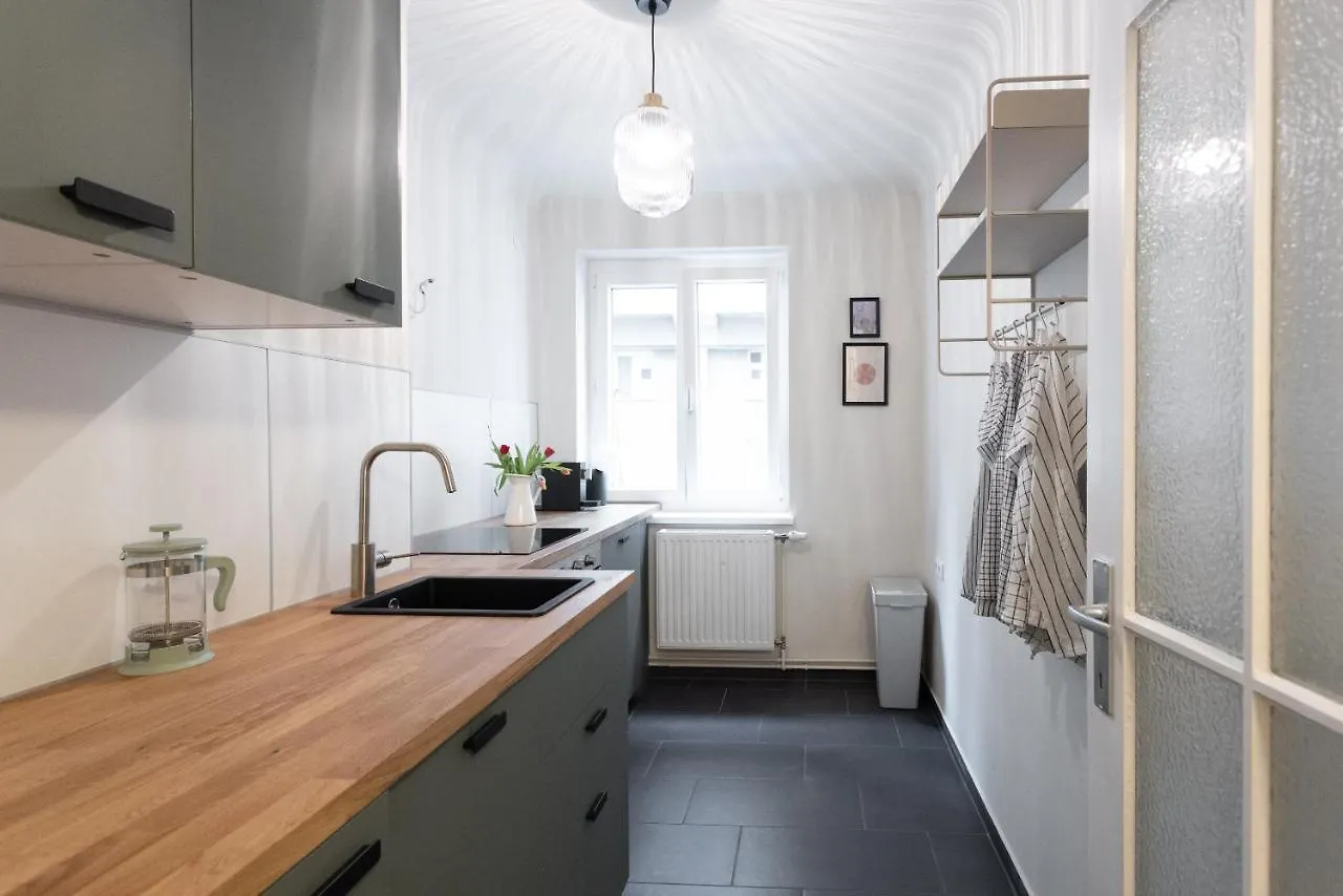 Chic 1-Bed Apt By Canal Walk To Historic Centre Vienna